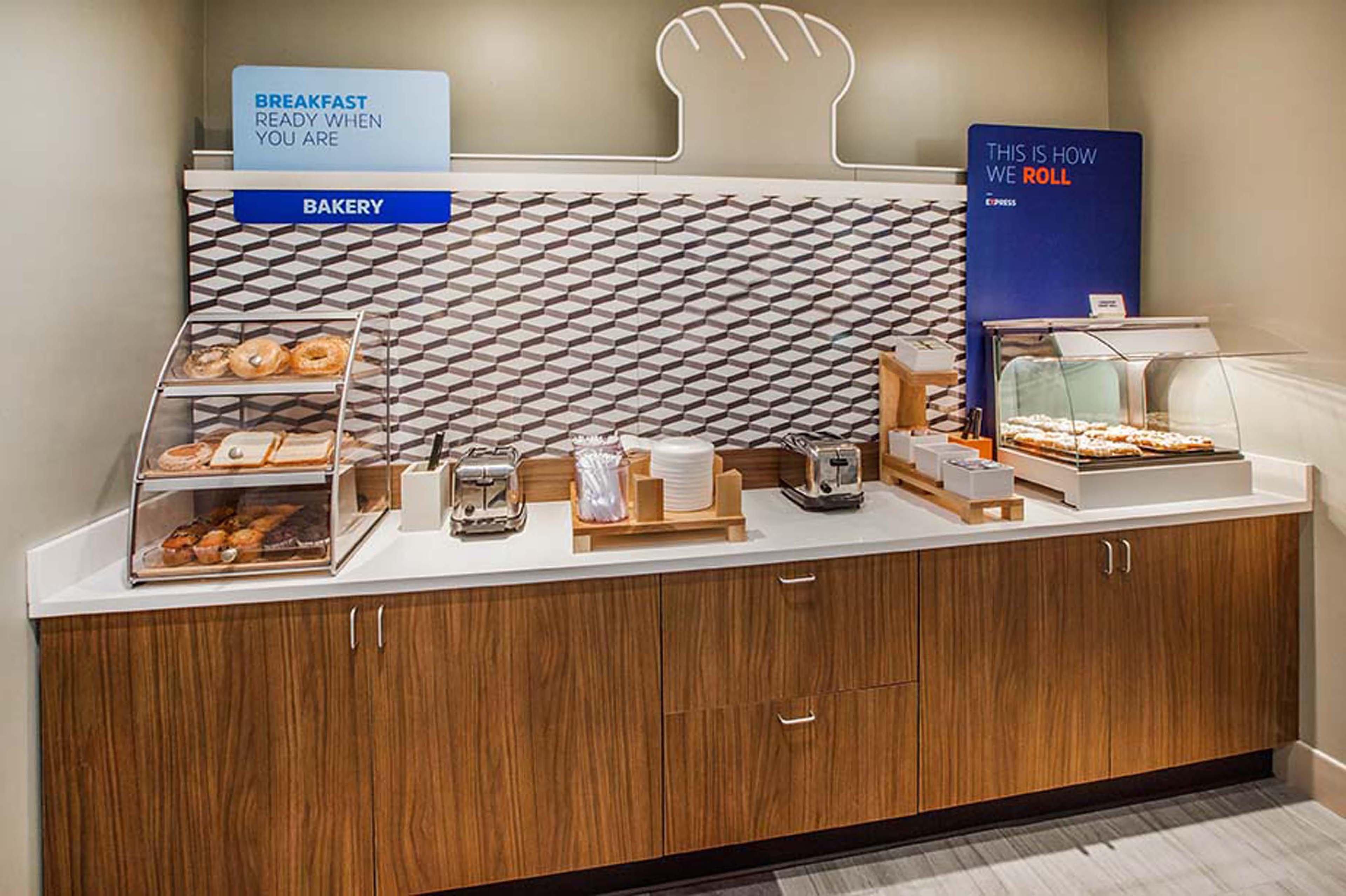 Express And South Park Plaza By Ihg