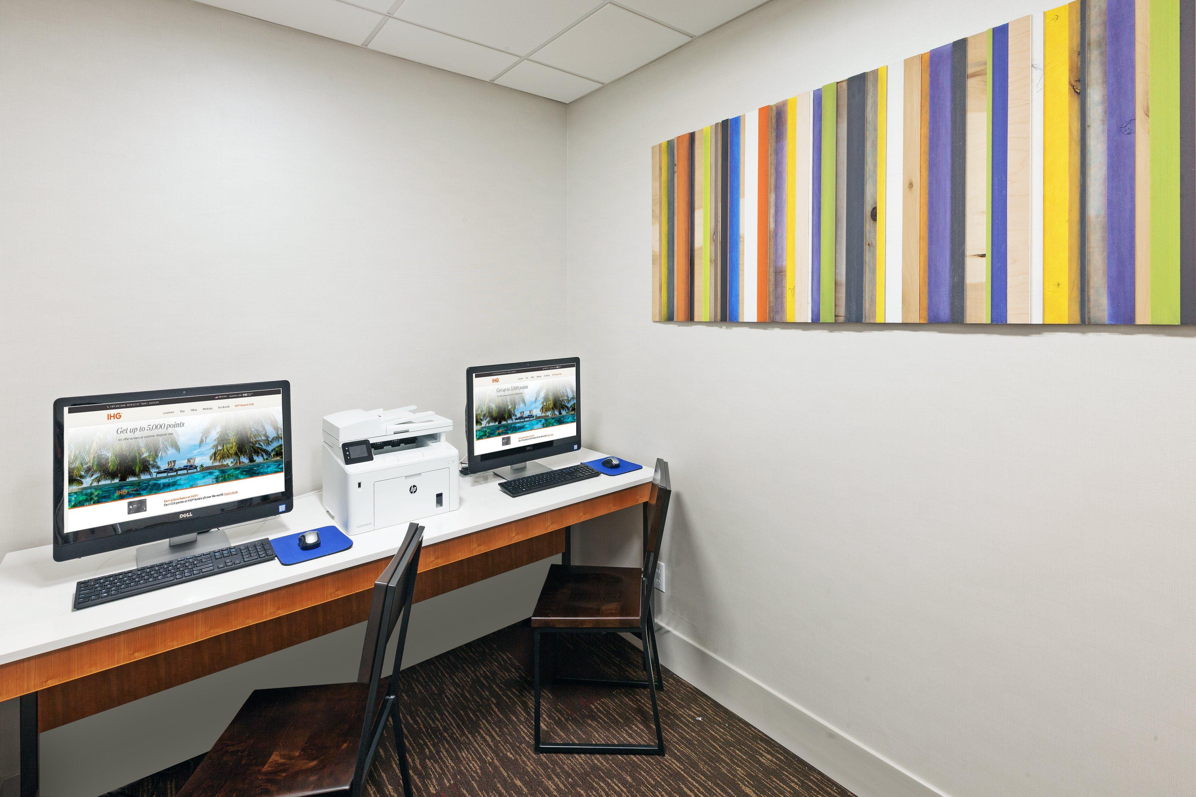 Hotel Holiday Express And South Park Plaza By Ihg 2*