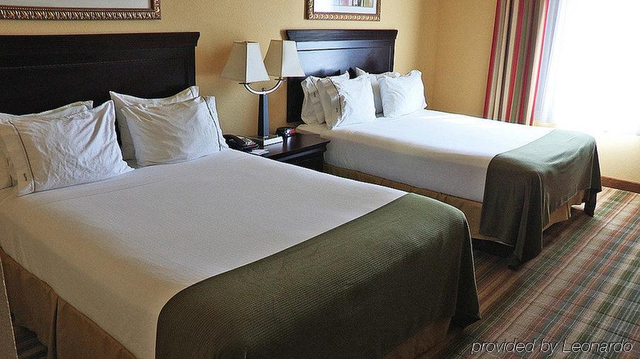 Holiday Express And South Park Plaza By Ihg