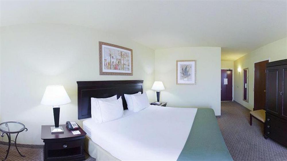 Holiday Express And South Park Plaza By Ihg Shreveport